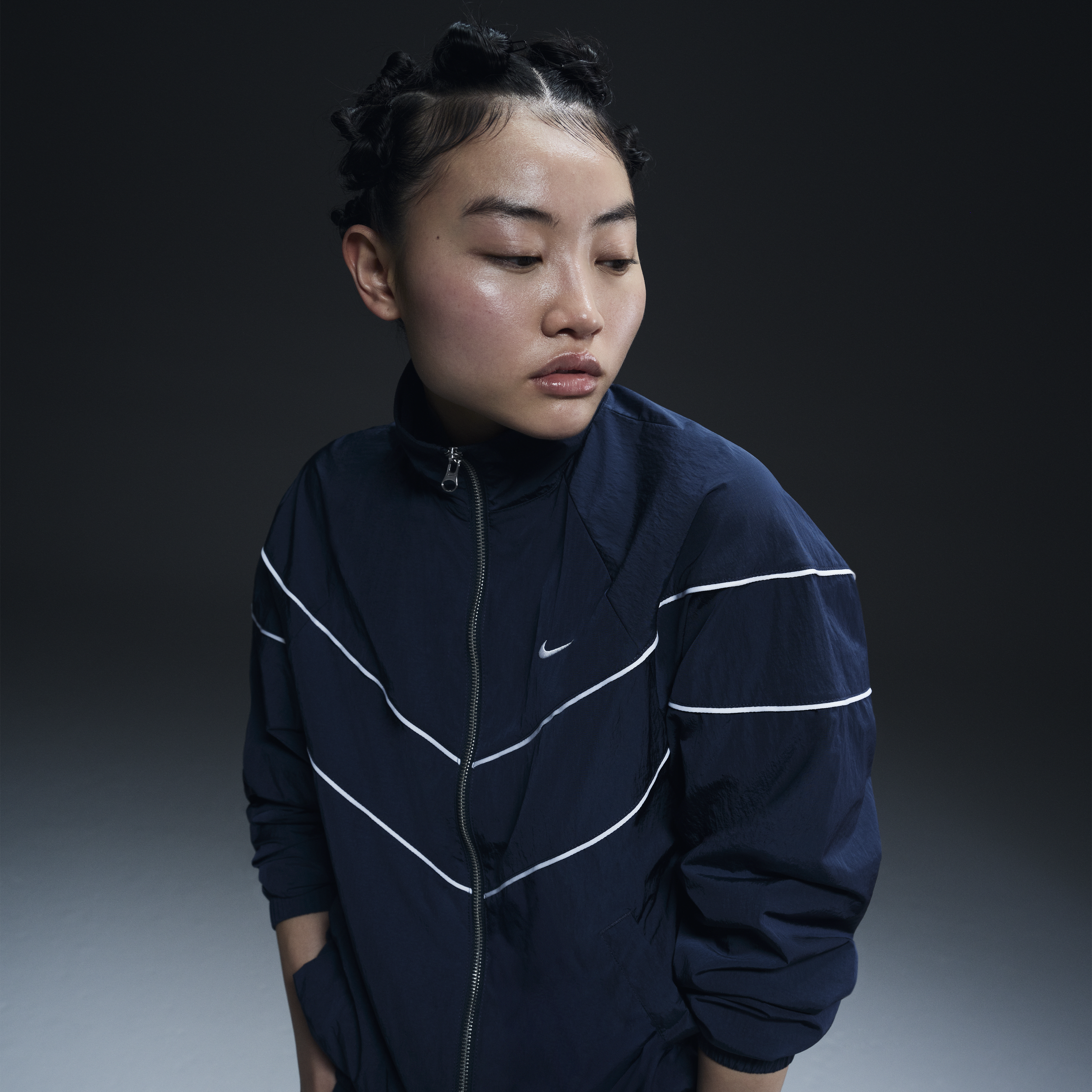 Nike Windrunner Women's Loose UV Woven Full-Zip Jacket Nike Windrunner Women's Loose UV Woven Full-Zip Jacket